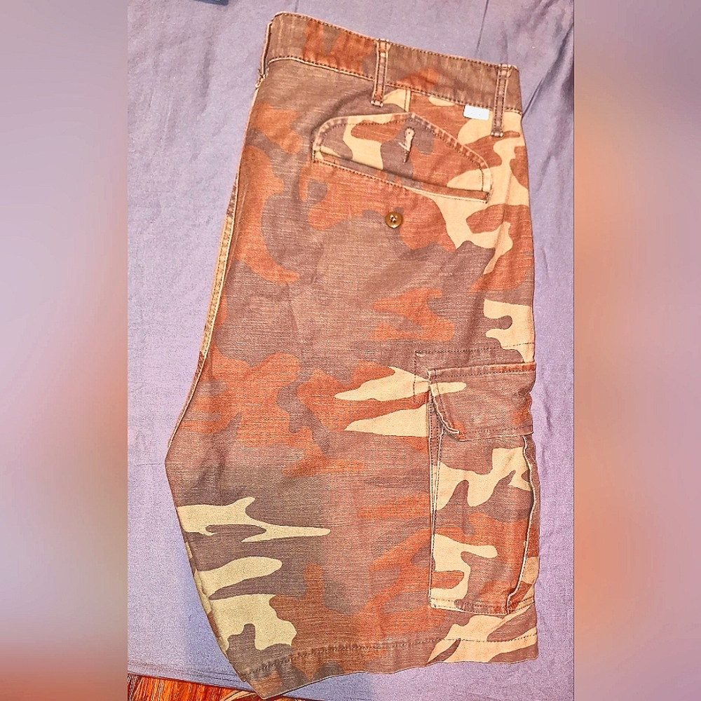 Levi's camo cargo shorts